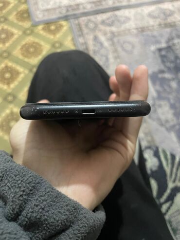 Apple iPhone: IPhone Xr, 64 ГБ, Черный, Чехол, 76 % — 8