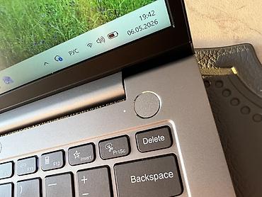 windows surface: Ульрабук Lenovo (серия IdeaPad), диагональ экрана 14". Компактный — 4