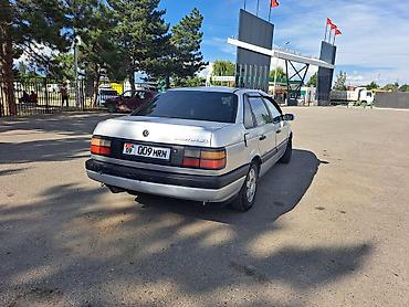 Унаа: Volkswagen Passat: 1989 г., 1.8 л, Кол менен иштөөчү, Бензин, Седан — 7