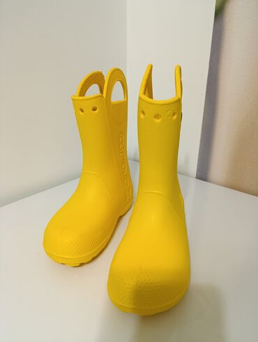 Women's Sneakers and athletic shoes: Осенне-весенние сапоги(кроксы)но вполне целые и не пропускают внутрь — 6