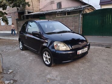 бу двери бишкек: Темно-синий хэтчбек Toyota Yaris с тремя дверями, оснащенный литыми