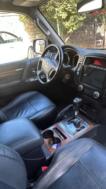 Mitsubishi: Mitsubishi Pajero (IV nəsil) SUV - Gövdə: 5 qapılı, qara rəng, tam — 8