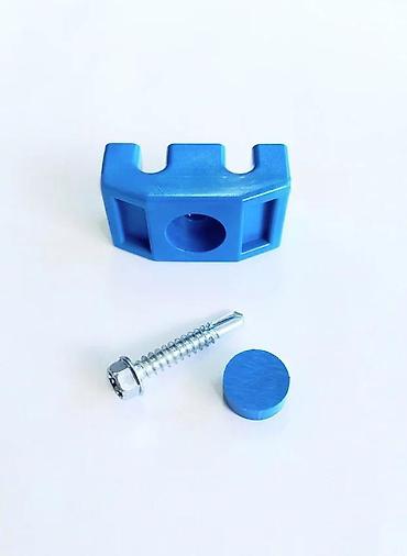 Proizvodi od rolovanog metala, metalni kanali: Spojnica sa samorescem i čepom za panelne ograde 3d i 2d. Panelna — 3