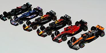 Модели автомобилей: Продаю модели болидов bburago, смотрите на фото, цена за каждый 1150 — 12