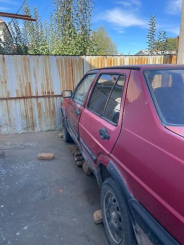 Volkswagen Jetta: 1990 г., 1.8 л, Механика, Бензин, Седан