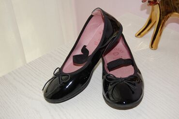 детские кожаные сандалии: Продам не дорого, детские кожаные балетки, в отличном состоянии. Фирма