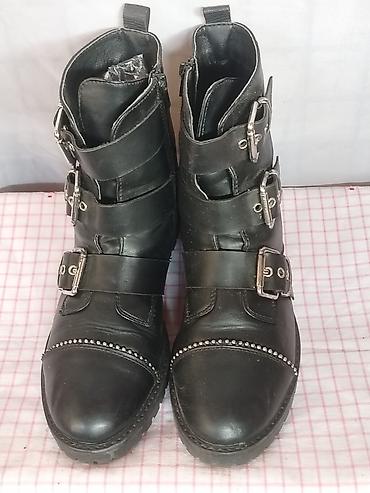 ecco ulosci za cipele: Moderne crne bajkerske čizme sa kopčama i nitnama - br. 41 (gazište — 4