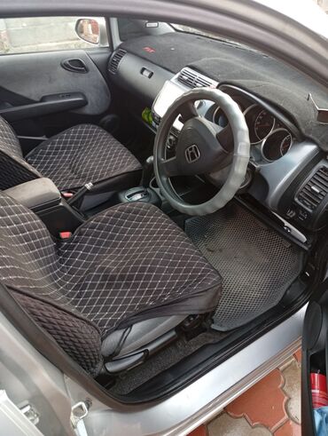 Honda: Honda Fit: 2002 г., 1.3 л, Вариатор, Бензин, Хэтчбэк — 8