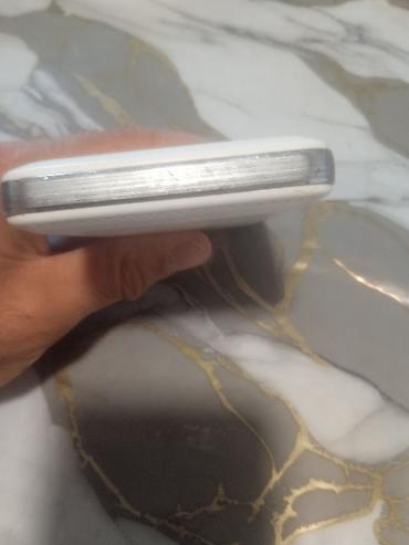 bluetooth qulaqcıq: Ağ rəngli portativ enerji bloku (power bank) - Kompakt düzbucaqlı — 2