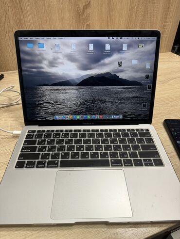 macbook air 2020 m1: Ультрабук, Apple, 8 ГБ ОЗУ, Intel Core i5, 13.3 ", Б/у, Для работы, учебы, память HDD