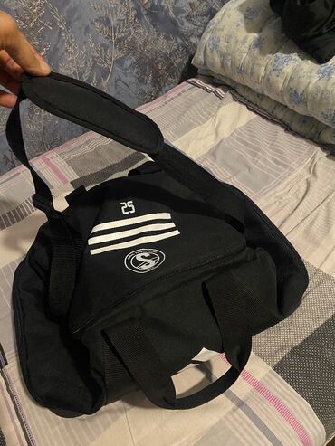 qaşlı canta: Çiyin çantası, Adidas, Yeni