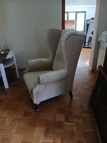 forma ideale akcija fotelje na razvlacenje: Klasična “wingback” fotelja – bež somotska/velur skoro presvucena — 4