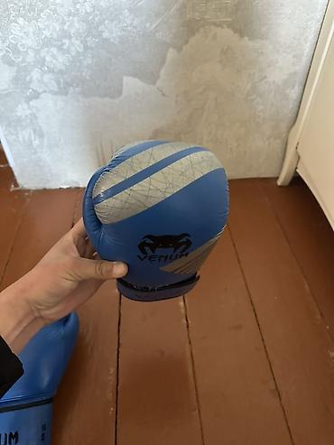 Перчатки: Набор для бокса/единоборств в синем цвете: - Перчатки Venum, вес 12 — 2