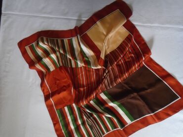 68: Vlo lepa marama predivnih boja, 66 cm x 68 cm