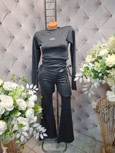 Gornji i donji deo: 💫Komplet mokra likra 3000 din 🙂 — 1