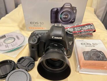 Электроника: Цифровая зеркальная камера Canon EOS 5D Mark III 22,3 МП с объективом