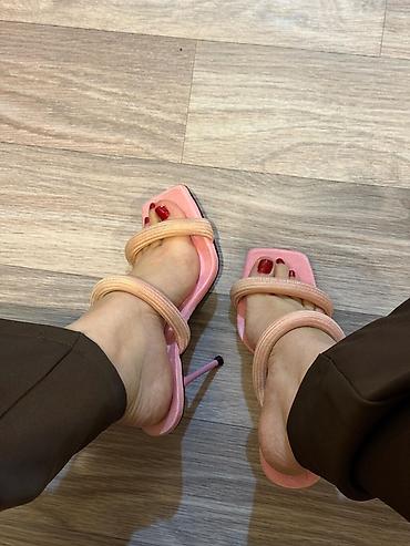 ağ sandallar: Qadın yüksək dabanlı sandal - Rəng: açıq çəhrayı (pastel tonlarda) - — 1