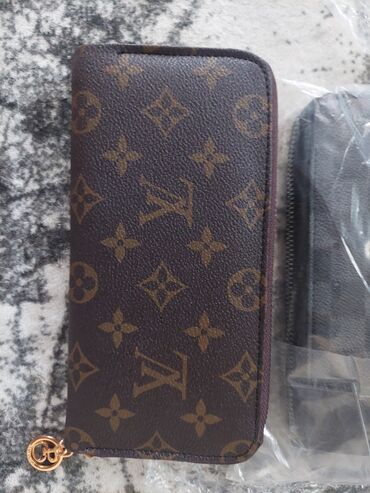 brusevi d: Ženski novčanik, Louis Vuitton