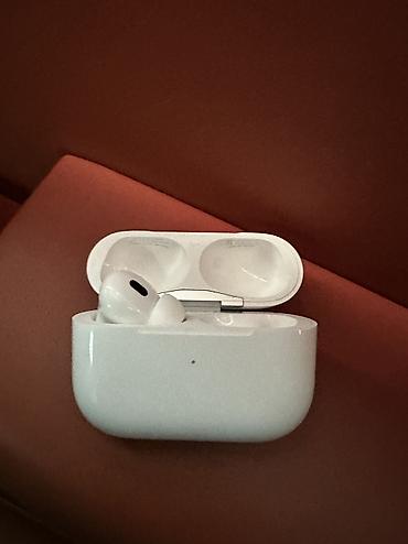 Аудиотехника: AirPods Pro 2‑го поколения (разъём Lightning). В комплекте: левый — 1