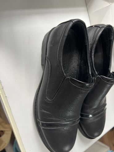 тапочки бмв: Классические черные туфли-лоферы (слипоны) без шнуровки для школьника