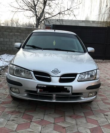 купить машину под выкуп: Серебристый хэтчбек Nissan Almera с пятью дверями. Автомобиль оснащен