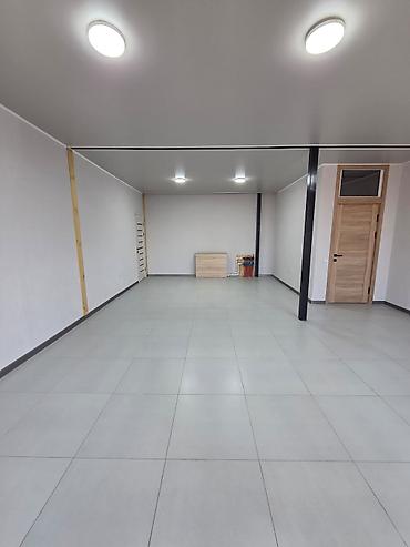 Аренда офисов: Аренда офисов, 49 м², В бизнес центре, С видом на горы, 1 линия, С оборудованием — 4