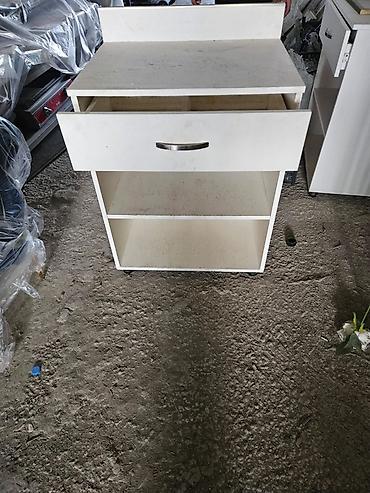 Ağ rəngdə çoxfunksiyalı kiçik dolab/raf - Material: laminat/LDSP