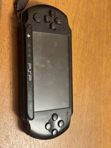поко купить: Портативная игровая консоль Sony PSP цвет черный., потерялась зарядка