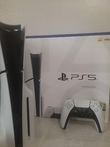 sony notebook: PlayStation 5 oyun konsolu – ağ rəng üstündə orijinal DualSense — 1