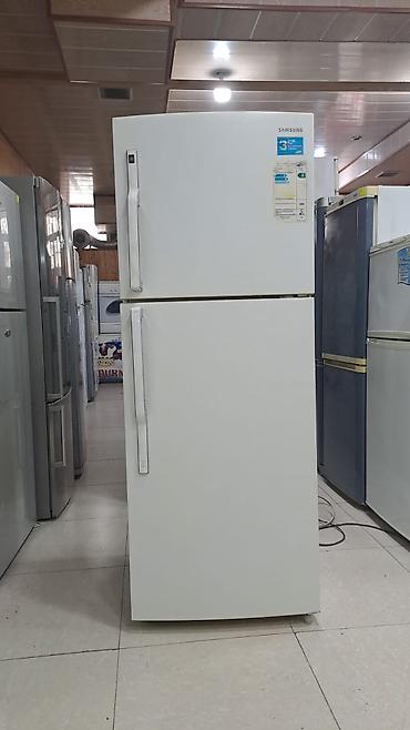 samsung kohnə: Bu Samsung soyuducusu iki bölməli dizayna malikdir: yuxarıda dondurucu — 2
