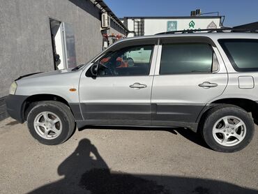 шыны на ниву: Серебристый внедорожник Mazda Tribute, четырехдверный, с черными
