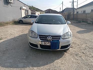suru: Volkswagen Jetta: 1.6 l | 2008 il Sedan — 1
