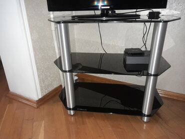 divarda televizor alti: Tv alti satilir 3 hisseden ibaretdir az isdifade olunub satilma