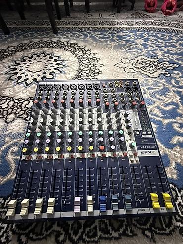 mono: Soundcraft EFX8 analoq miks pultu - 8 mono mikrofon/giriş kanalı + 2 — 1