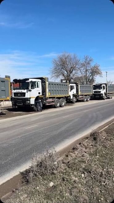 погрузчик на трактор: Услуги самосвалов HOWO 8×4 - Парковый состав из нескольких самосвалов