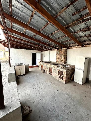 Продажа коттеджей и домов: Продаётся домовладение с закрытым двором и капитальным забором из — 4