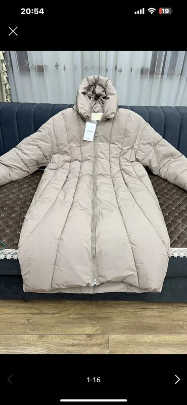 Пальто: 1. Продаю белую куртку Uniglo, новая с этикеткой. Размер 3ХЛ — 5