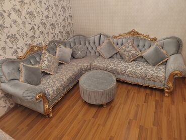 Divan və masa dəstləri: Qonaq otağı üçün dəbli və zərif mebel dəsti. Dəstə yumşaq guşə divan