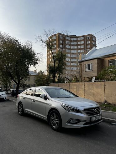 Hyundai: Срочно продаю Hyundai sonata- серебро Год 2016, объем 2 газ В очень