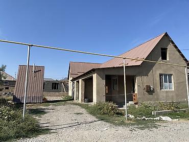 металлокаркасный дом: Продаётся частный дом с мансардой и двором.8соток. Дом поделен на три — 2