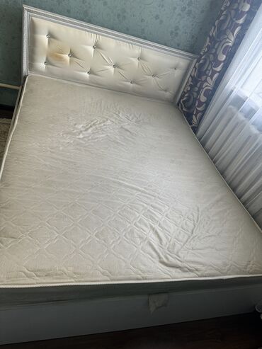деревянные двухъярусные кровати: Двуспальная Кровать, Б/у