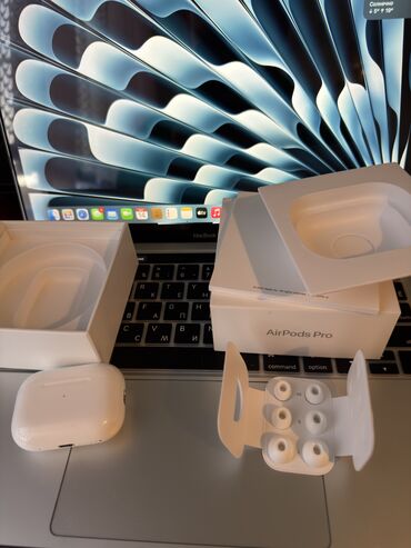 купить настольный компьютер: Продаю AIRPODS-2 поколения Наушники в отличном состоянии пользовался