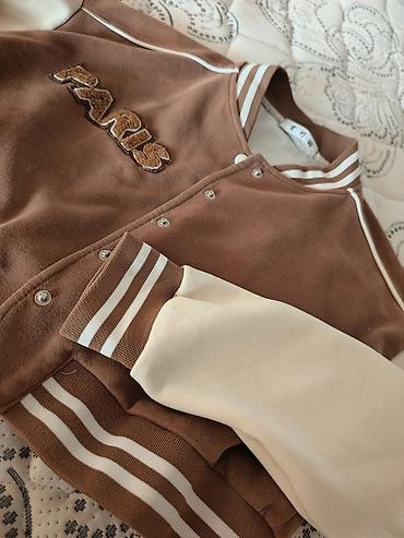боо: Qisa madel jaket 15 azn
Kofta ise 25azn — 2