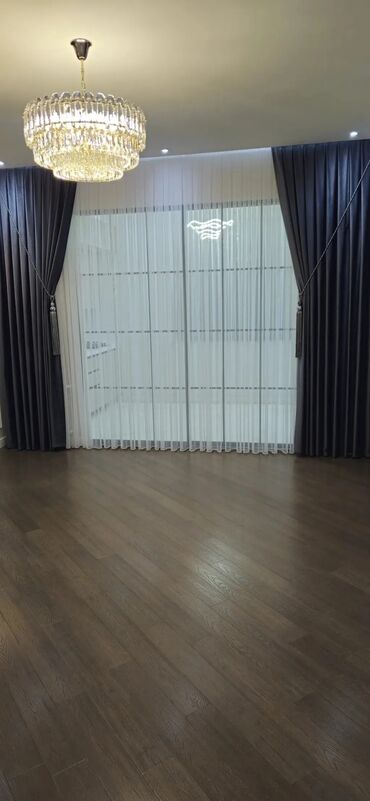 Pərdə və tüllər: Qalın, boz rəngli, zərli naxışlı pərdələr otağa zərif və dəbli bir — 6