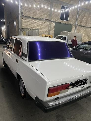 qaz 53 senedi: VAZ Lada 2107, ağ rəng, sedan kuzov. Xüsusiyyətlər: - Arxa ötürücülü — 4