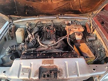 QAZ: QAZ 31105 Volga: 2.4 l | 2004 il 227925 km Sedan — 9