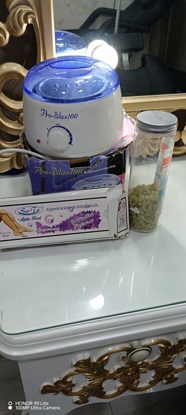 masaj aparatları: Pro-Wax100 markalı ağ rəngli mum əridicisi. İçərisində mum üçün