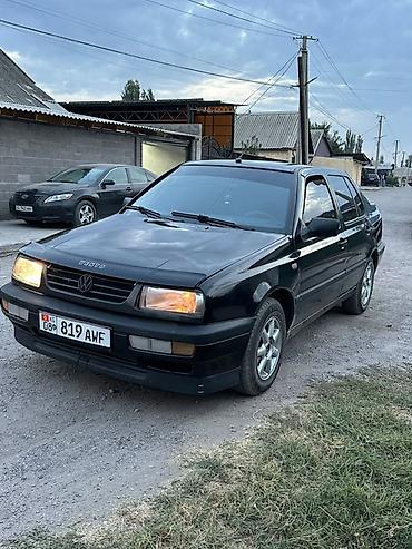 Volkswagen: Volkswagen Vento: 1993 г., 1.8 л, Механика, Бензин, Седан — 4