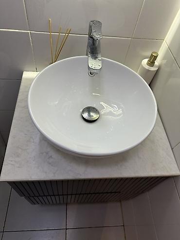 hamam dizaynlari: Hamam üçün asma lavabo dolabı və üst qab-lavabo dəsti - Dizayn — 3