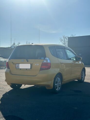 Honda: Honda Fit: 2007 г., 1.3 л, Вариатор, Бензин, Хэтчбэк